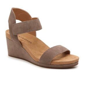 Lucky Brand Kamilia Wedge Sandals in Desert Taupe
